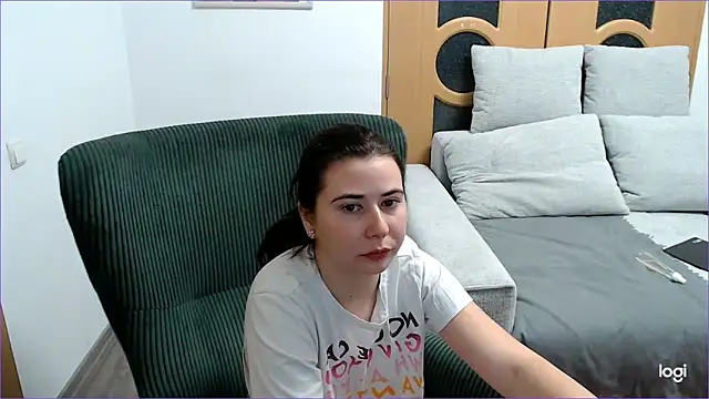 Snapshot of VioletaFlower7 chatting on November 13, 9:13 am VioletaFlower7 online show from November 13, 9:13 am