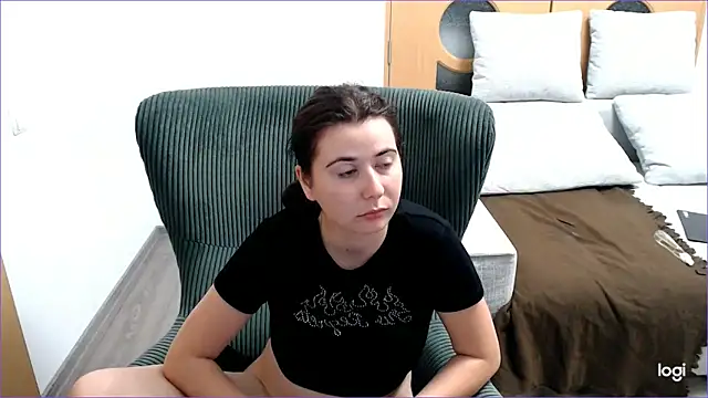 Snapshot of VioletaFlower7 chatting on November 5, 10:13 pm VioletaFlower7 online show from November 5, 10:13 pm