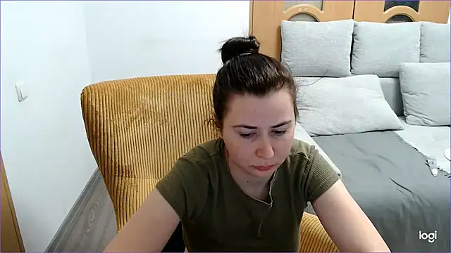 VioletaFlower7 online show from April 15, 7:58 pm