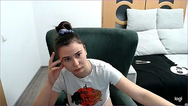 Snapshot of VioletaFlower7 chatting on November 24, 9:09 am VioletaFlower7 online show from November 24, 9:09 am