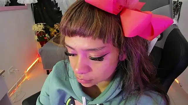 zoesullivan online show from October 26, 9:31 am