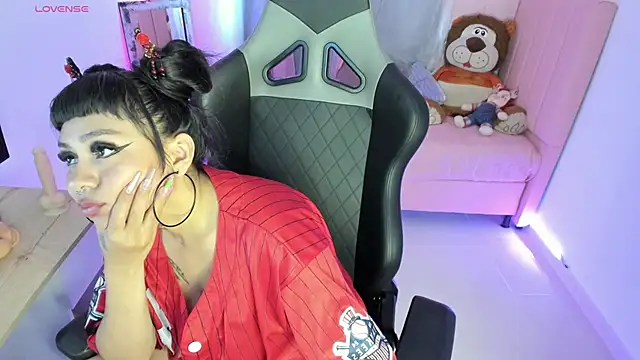 Snapshot of zoesullivan chatting on February 22, 10:07 am zoesullivan online show from February 22, 10:07 am