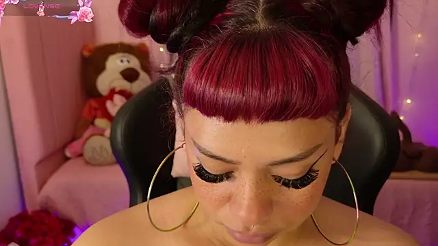zoesullivan online show from May 22, 9:51 am