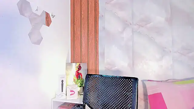 Snapshot of MiaKirshner chatting on July 6, 2:02 pm MiaKirshner online show from July 6, 2:02 pm