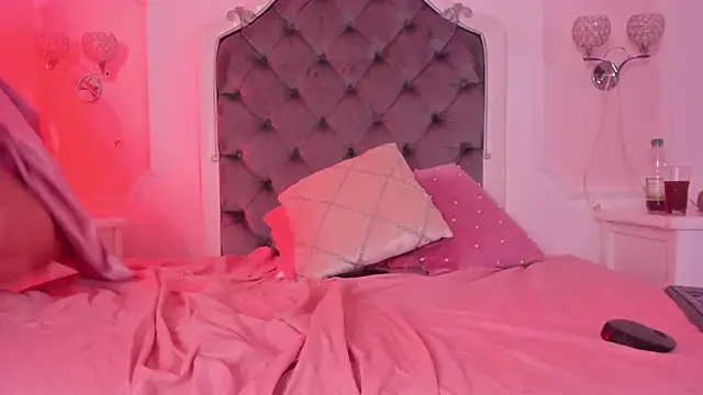 Ginger Violetta  online show from June 17, 7:35 pm