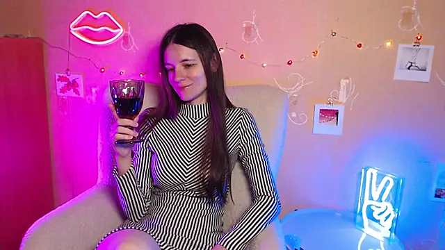 Snapshot of Wonder_woman24 chatting on September 27, 8:37 pm Wonder woman24 online show from September 27, 8:37 pm