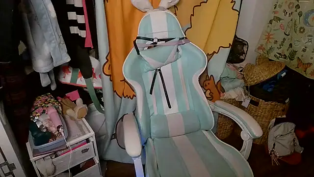 Snapshot of mochi_rainbow chatting on March 1, 7:04 pm mochi rainbow online show from March 1, 7:04 pm