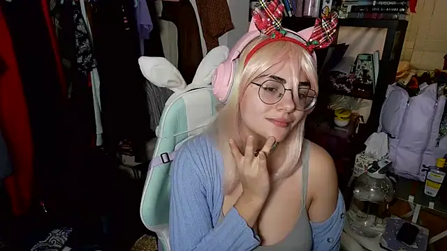 Snapshot of mochi_rainbow chatting on December 22, 11:52 pm mochi rainbow online show from December 22, 11:52 pm