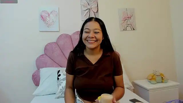Snapshot of MilaaAdams chatting on May 30, 11:27 am MilaaAdams online show from May 30, 11:27 am