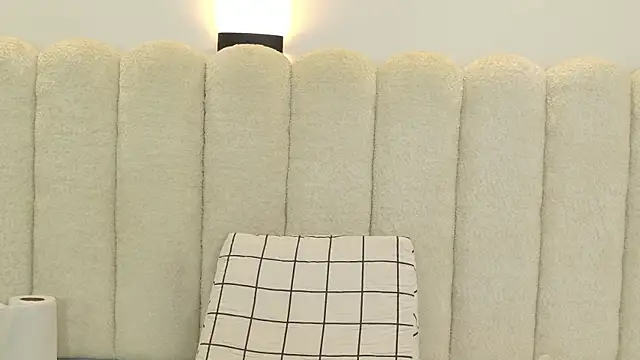 Juliabadlee online show from November 27, 9:59 pm