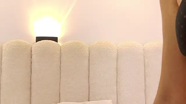 Juliabadlee online show from November 9, 7:40 pm