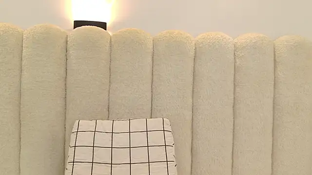 Juliabadlee online show from November 26, 9:15 pm