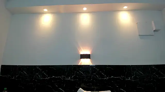 Snapshot of Juliabadlee chatting on March 6, 12:21 am Juliabadlee online show from March 6, 12:21 am