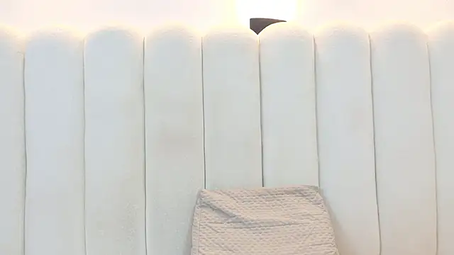 Snapshot of Juliabadlee chatting on May 10, 11:39 pm Juliabadlee online show from May 10, 11:39 pm