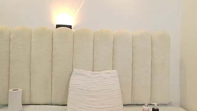 Juliabadlee online show from November 20, 8:31 pm