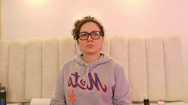 Juliabadlee online show from March 24, 11:27 pm