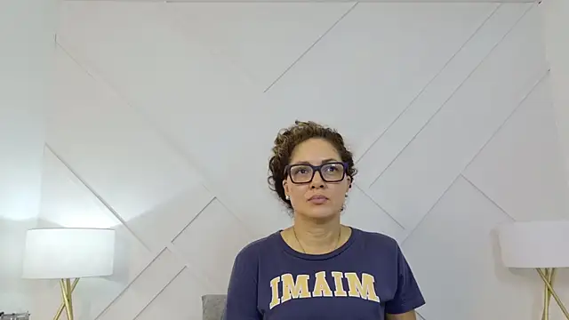 Snapshot of Juliabadlee chatting on May 25, 12:10 am Juliabadlee online show from May 25, 12:10 am