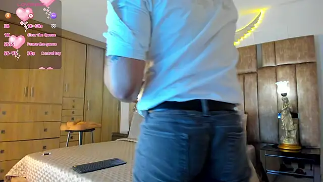 petterwilly1 online show from March 23, 3:12 pm