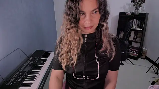 gigi stephans online show from July 14, 1:49 am