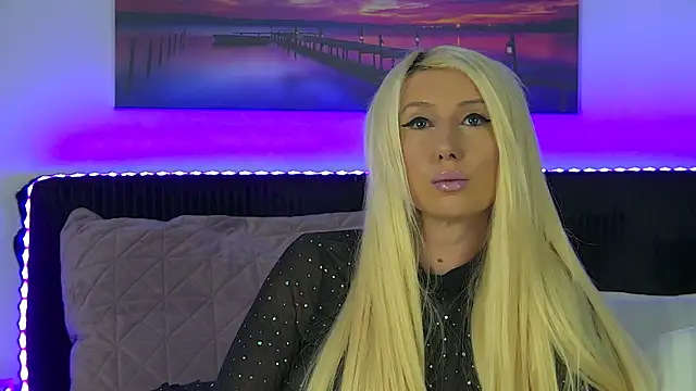 EmaCourtis online show from January 13, 10:08 am