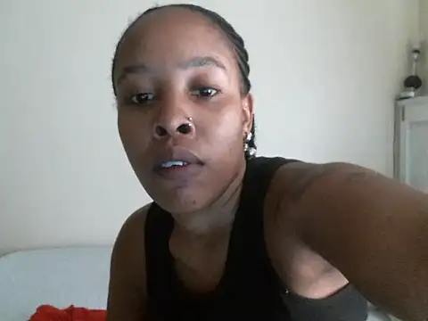 Snapshot of R-thequeen chatting on March 7, 11:18 am R-thequeen online show from March 7, 11:18 am