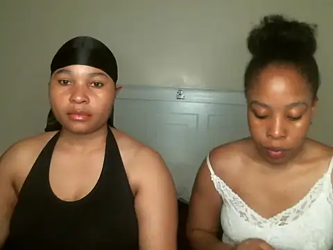 Snapshot of R-thequeen chatting on September 8, 9:36 pm R-thequeen online show from September 8, 9:36 pm