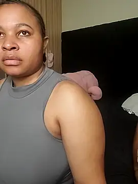 R-thequeen online show from June 19, 1:44 am