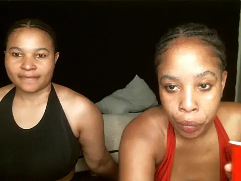 Snapshot of R-thequeen chatting on October 7, 8:43 pm R-thequeen online show from October 7, 8:43 pm