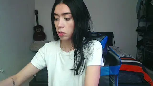 Snapshot of Julieta_De_Los_Angeles chatting on October 14, 4:40 pm Julieta De Los Angeles online show from October 14, 4:40 pm