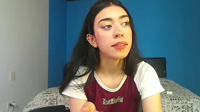 Snapshot of Julieta_De_Los_Angeles chatting on October 24, 1:43 pm Julieta De Los Angeles online show from October 24, 1:43 pm