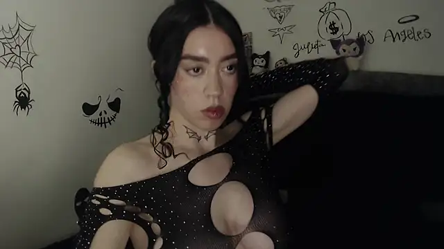 Julieta De Los Angeles online show from January 6, 8:46 pm