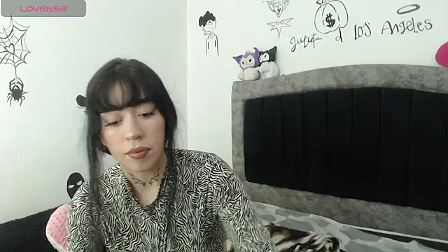 Julieta De Los Angeles online show from March 2, 9:00 pm