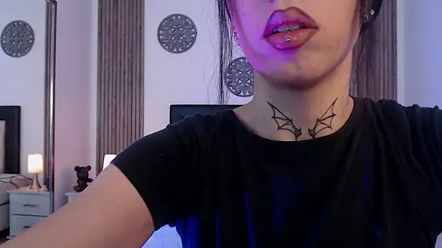 Julieta De Los Angeles online show from December 22, 3:39 am