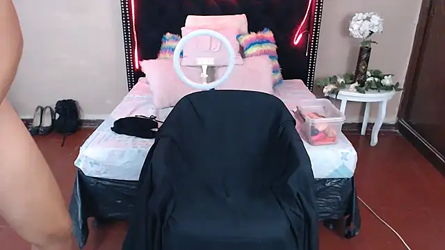 Snapshot of VioletaaaSlave chatting on October 17, 11:34 am VioletaaaSlave online show from October 17, 11:34 am