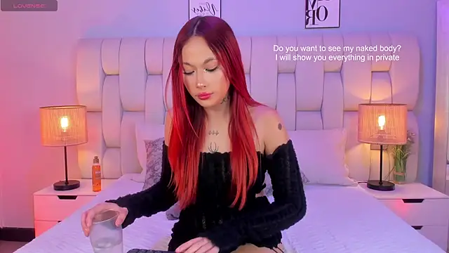 SkinnyFoxy online show from April 4, 8:59 pm