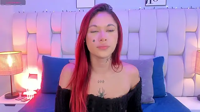 SkinnyFoxy online show from February 4, 8:04 pm