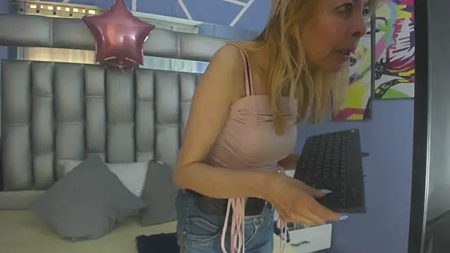 sophia ny online show from November 13, 3:27 pm