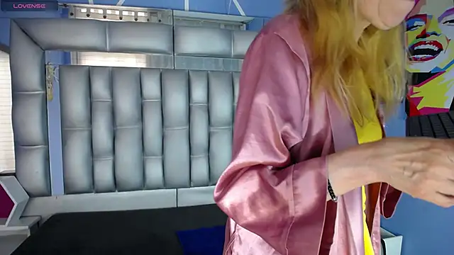 Snapshot of sophia_ny chatting on September 13, 1:44 pm sophia ny online show from September 13, 1:44 pm