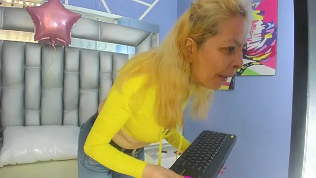 sophia ny online show from November 18, 3:04 pm