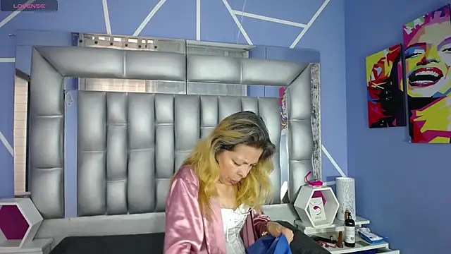 Snapshot of sophia_ny chatting on September 12, 1:33 pm sophia ny online show from September 12, 1:33 pm