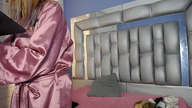 Snapshot of sophia_ny chatting on March 17, 4:43 pm sophia ny online show from March 17, 4:43 pm
