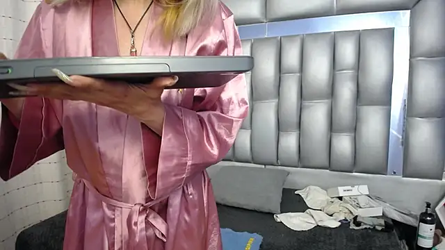 Snapshot of sophia_ny chatting on March 1, 1:32 am sophia ny online show from March 1, 1:32 am