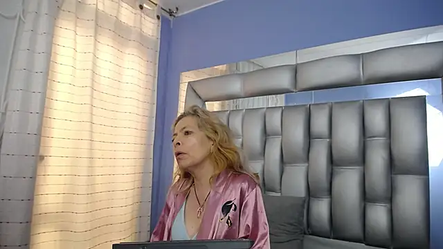 Snapshot of sophia_ny chatting on March 4, 4:09 pm sophia ny online show from March 4, 4:09 pm