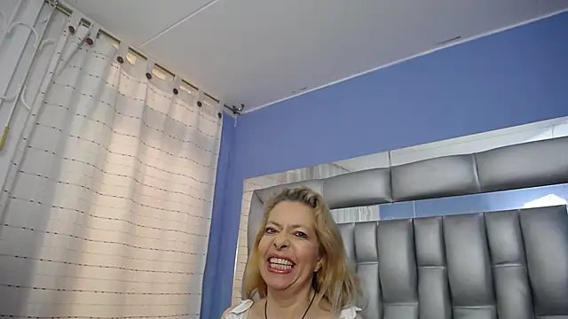 Snapshot of sophia_ny chatting on March 4, 1:06 pm sophia ny online show from March 4, 1:06 pm