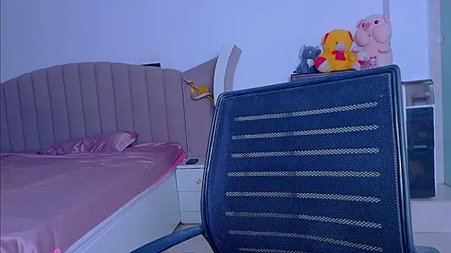 Aashika-Kaur online show from November 29, 6:02 am