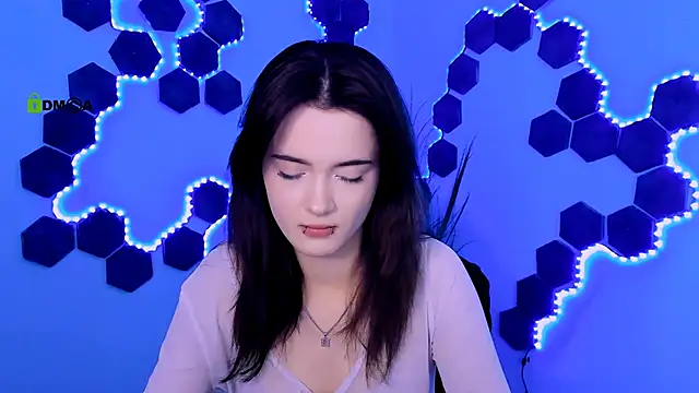 liana kisses online show from March 14, 8:15 pm