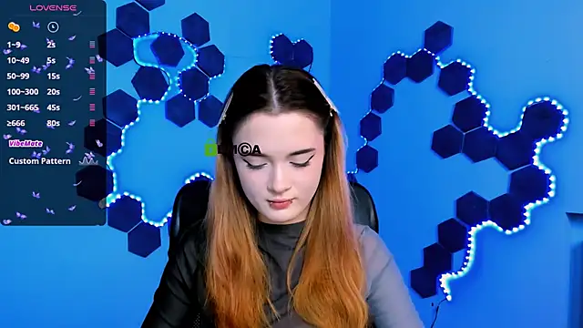 liana kisses online show from December 4, 8:08 pm