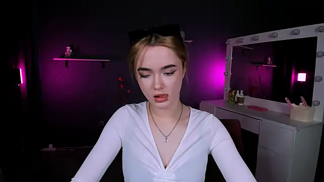 liana kisses online show from March 8, 11:18 pm