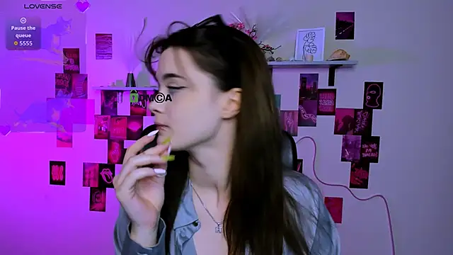 liana kisses online show from April 4, 7:42 pm