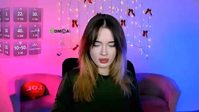 liana kisses online show from February 6, 8:05 pm